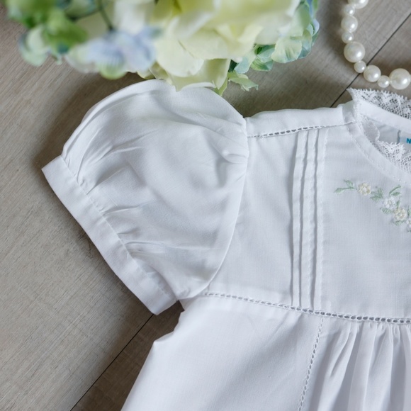 White Heirloom Dress Embroidery Floral Blue Bow Feltman Brothers Newborn NWOT - Picture 3 of 5
